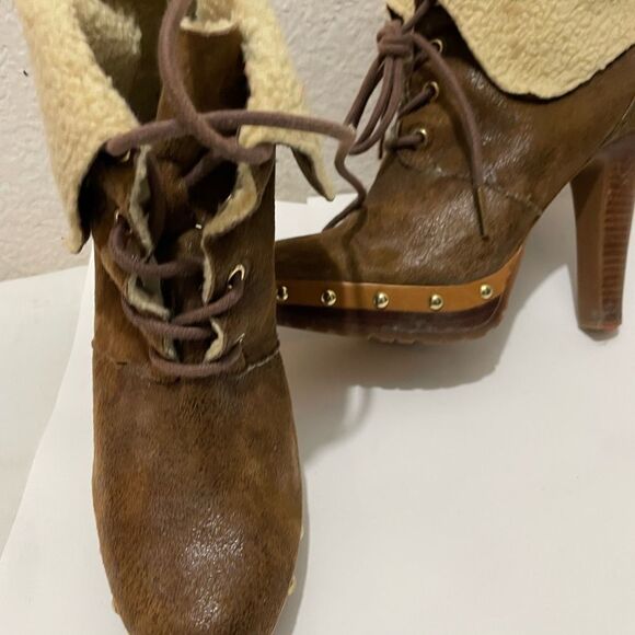 Michael Kors Platform  Lara Studded Ankle Boots Faux Shearling size 6 - Picture 6 of 14